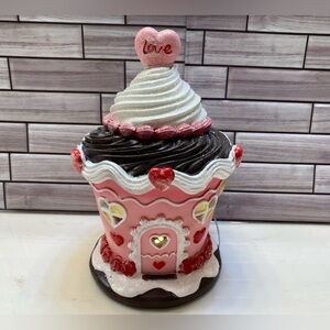 Cupcake 🧁 🩷Gingerbread VT pink heart frosting House LED Light Up  NWT